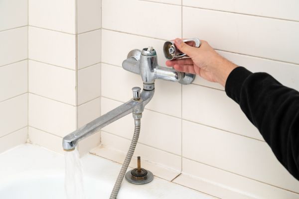 Leaky Bathtub Repair in Irving